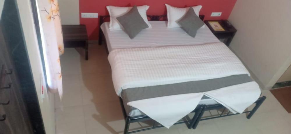 Hotel Rajendra Chinchani Esterno foto