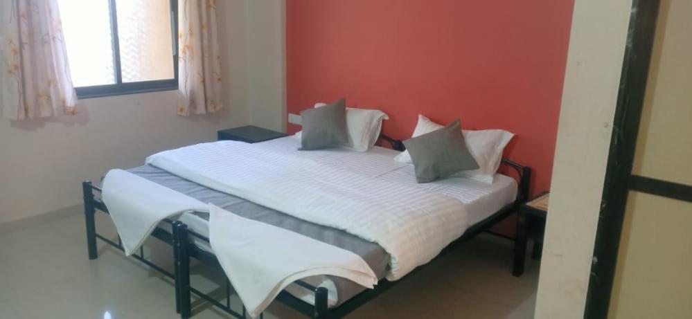 Hotel Rajendra Chinchani Esterno foto