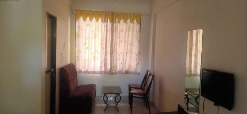 Hotel Rajendra Chinchani Esterno foto