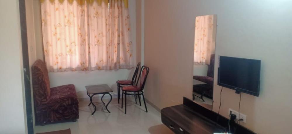 Hotel Rajendra Chinchani Esterno foto